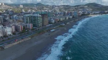 Büyüleyici ve dinamik bir deniz anı.