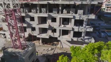 Büyük ölçekli bir projede verimli ve dinamik faaliyet.