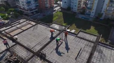 Etkin ve hareketli bina dinamik bir şekilde yakalandı.