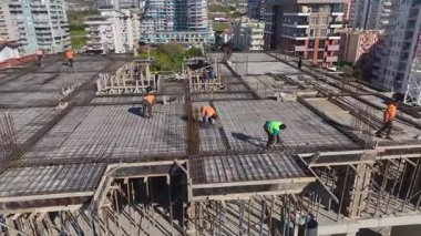 Yukarıdan çekilen canlı ve üretken çalışma.