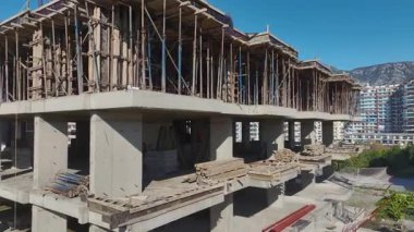 Meşgul ve detaylı site etkinliği.