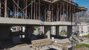 Üretken bir ortamda dinamik ilerleme.