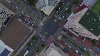Hareketli bir şehir atmosferi.