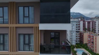 Modern tasarım ve temiz estetiğin bir karışımı..