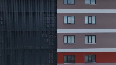 Parlak ve modern bir mimari başyapıt..