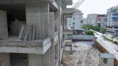 Yoğun ve üretken bir yapı süreci.