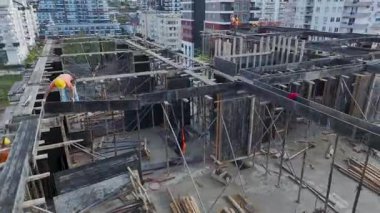 Üretken bir ortamda dinamik ilerleme.