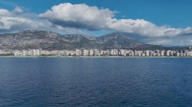 Barışçıl bir toprak ve su kombinasyonu.