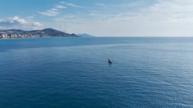 Sakin ve dinamik bir kompozisyon..