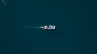Şehir ve deniz yaşamının sakin bir karışımı..
