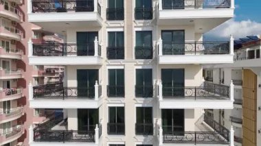 Çarpıcı okyanus manzaralı zarif bir tasarım..