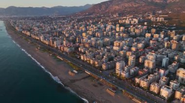 Dinamik şehir hayatı, huzurlu doğal güzellikler..