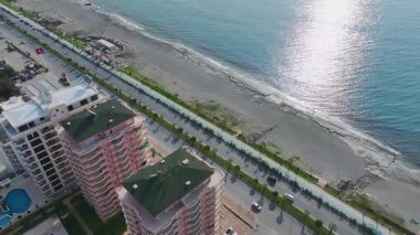 Dinamik ve hareketli trafik sahnesi.