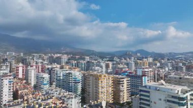 Doğal güzelliği olan dinamik şehir tasarımı.