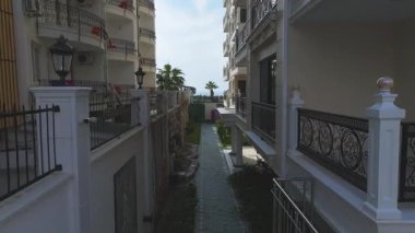 Huzurlu ve resimli bir yaşam ortamı.