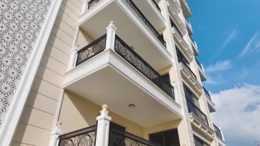 Canlı ve özel bir sahil manzarası..