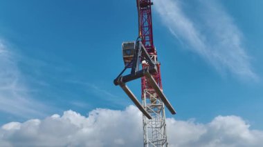 Makine ve doğanın çarpıcı bir kombinasyonu..