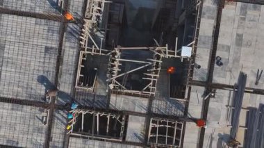 Etkin bir çalışma alanında canlı ilerleme.