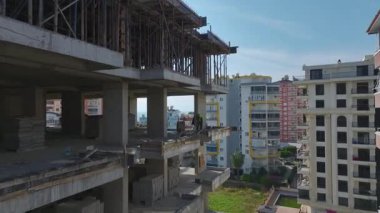 Hareketli ve organize bir çalışma alanı.