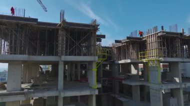 Canlı ve endüstriyel bir yapı..