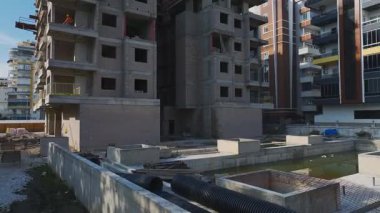 Dinamik işlemler ve inşaatta etkin ilerleme.