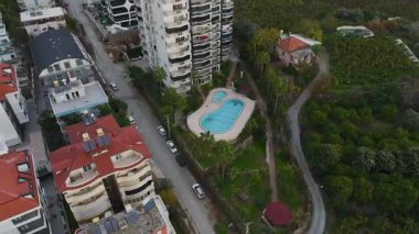 Huzurlu ve atmosferik yenileme sahnesi.