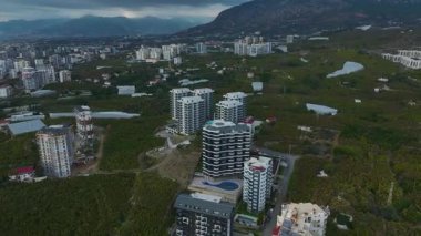 Dinamik ve pitoresk şehir perspektifi.