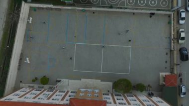 Aktif çarpışma için tasarlanmış canlı bir ortam.