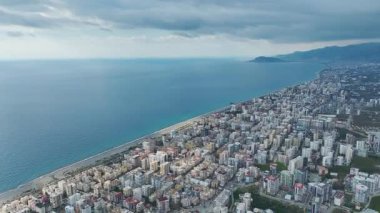 Huzurlu ve büyüleyici bir şehir manzarası.