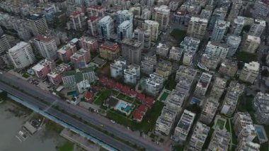 Manzaralı ve detaylı bir hava manzarası.