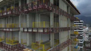 Tamamlanmaya yakın bir yapı.