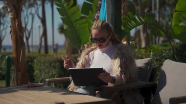 Çalışma, teknoloji ve hoşgörü karışımı..