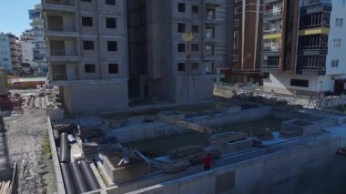 Drone aktif takım çalışmasını yakalıyor.