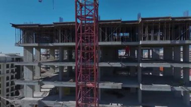 Drone metal iskeleti yakalar.