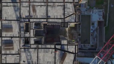 Tamamlanmamış yapı ham yapı çerçevesini gösterir.