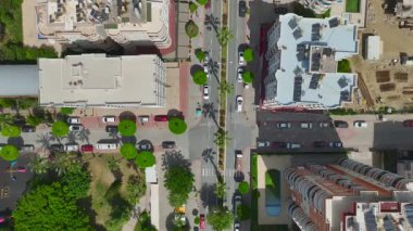 Dairelerin ve etkin inşaat altındaki yüksek binaların insansız hava aracı görüntüsü