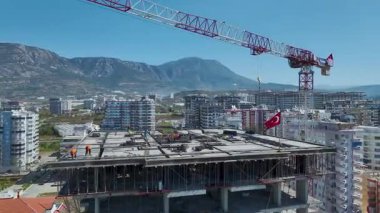 Vinç yapısı inşaat manzarasına hakim..