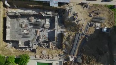 İnsansız hava aracı temel yapı detaylarını ve bacaları gösteriyor.