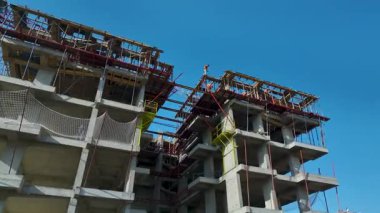 İnsansız hava aracı temel ve çatı aşamalarının ilerlemesini yakalıyor.