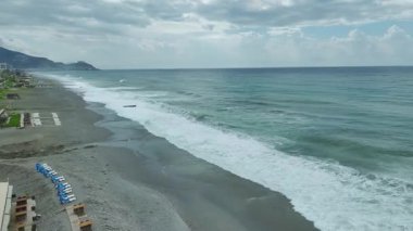 Köpüklü su hareketinin tepeden tırnağa görüntüsü..