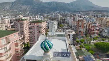 Etkin inşaat altında beton gökdelen çerçeve.