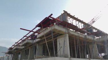 Etkin gelişme altındaki kentsel beton yapı.