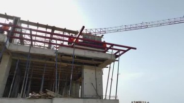 Yüksek katlı projelerde ortaya çıkan kirişler ve levhalar.