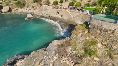 Akdeniz yakınlarında bir otel..