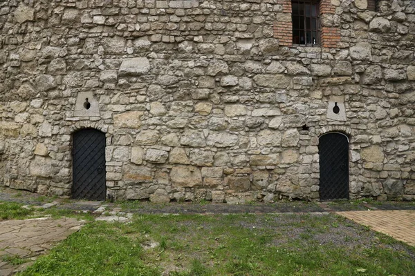 Textura Muro Piedra Medieval Puerta Metálica Antigua Fondo Textura Pared — Foto de Stock