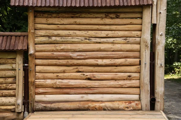 Log Cabin Barn Omålad Barkad Vägg Texturerad Horisontell Bakgrund Med — Stockfoto