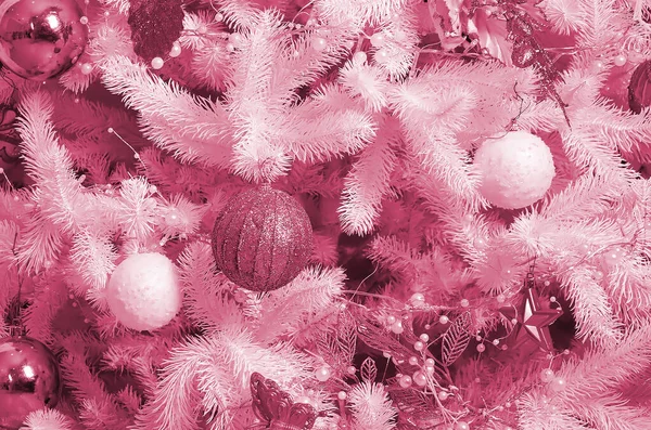 Zdobení Vánoční Stromeček Zblízka Dekorace Žárovka Bílá Jedle Zlaté Vánoční — Stock fotografie