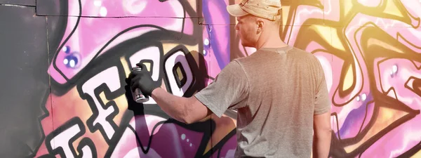Młody Biały Mężczyzna Graffiti Artysta Rysunek Duży Street Art Malarstwo — Zdjęcie stockowe