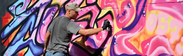 Jonge Blanke Man Graffiti Kunstenaar Tekening Grote Straat Kunst Schilderen — Stockfoto