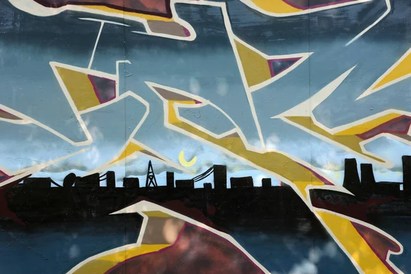 金属壁に明るいエアロゾルストリップと落書き絵画アートワークのカラフルな背景 エアゾールスプレー塗料缶で作られた古い学校のストリートアート作品 現代の若者文化背景 — ストック写真